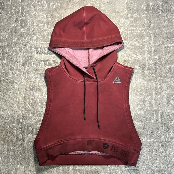 REEBOK CROPPED MUSCLE ATHLETIC SLEEVELESS TOP - Picture 1 of 4